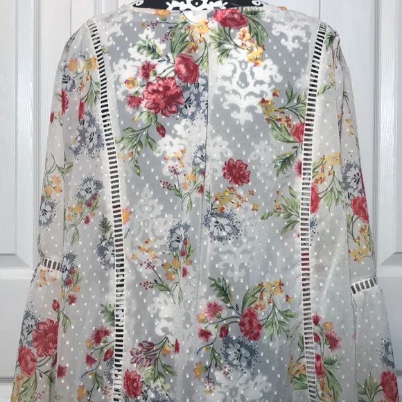 Sheer Floral Overlay top with Tassel Tie size XXL - Picture 4 of 5
